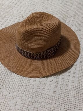 Do Everyting In L9ve 100% Paper Hat One Size Fit
